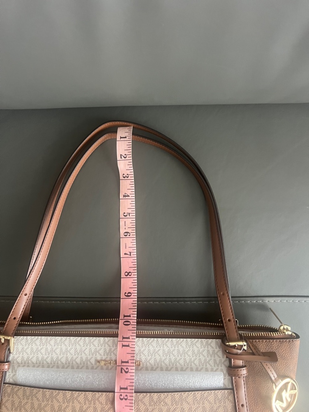 Michael Kors voyager Camel Brown Tote Bag with Gold Hardware - Picture 10 of 14